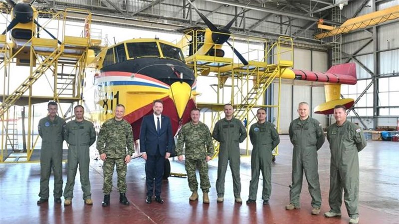 Banožić: Za ovogodišnju protupožarnu sezonu pet kanadera i šest Air Tractora